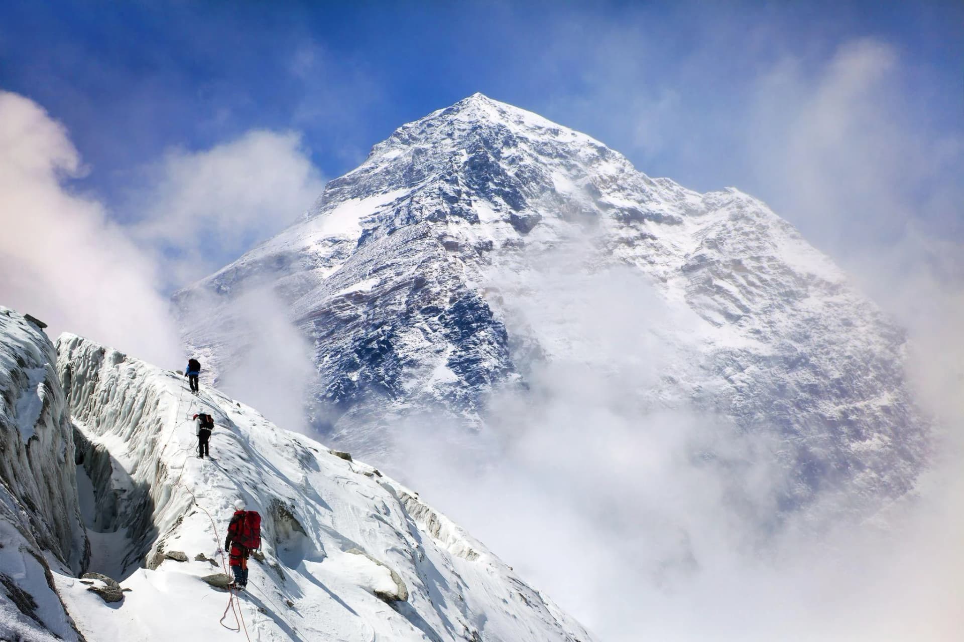 Rainbow Valley Mount Everest: The Truth About Everest’s Most Infamous Death Zone (2026 Guide)